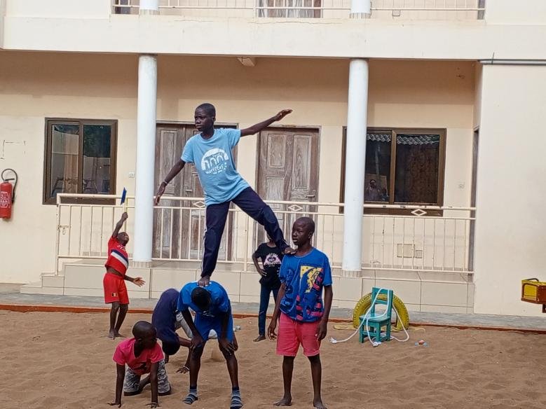 Séances d’acrogym et de cirque avec les enfants